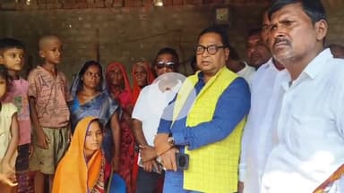 बिहिया: पूर्व मंत्री सह एमएलसी भगवान सिंह कुशवाहा ने मृतक कल्याण सिंह के पीड़ित परिजनों से उतरदहा पहुंचकर की मुलाकात