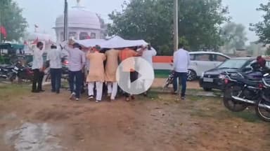 वैर: वैर विधायक बहादुर सिंह कोली ने पथैना में की जनसुनवाई, बारिश में बैनर ओड़कर निकले विधायक, वीडियो हुआ वायरल