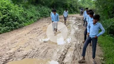 गंगरार: गंगरार तहसील के खेड़ली गांव में सड़क सुविधा का अभाव, बारिश में दुनिया से कट जाता है गांव
#janasamshya