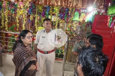 कोलेबिरा: सिमडेगा: डीसी और एसपी ने कोलेबिरा स्थित आंजन शाह पीर मजार के मरम्मत कार्य का निरीक्षण किया, दिए निर्देश