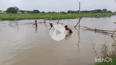 बरहट: उलाई नदी के दुर्गा मंदिर घाट पर चल रहे तैराकी प्रशिक्षण के दौरान अनियमितता को लेकर बच्चों ने जताया विरोध