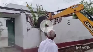 पीरो: अनुमंडल पदाधिकारी पीरो के आदेश पर चरपोखरी में दंडाधिकारी की निगरानी में हटाया गया अतिक्रमण