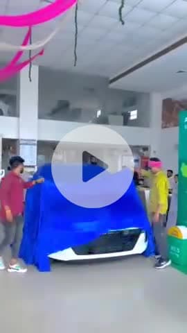 🌟 हार्दिक बधाई 🌟
हमारे प्रिय छोटे भाई #Dr. #वैभव_प्रजापति को उनके नए वाहन #Aura Car लेने के शुभ आगमन पर ढेर सारी शुभकामनाएं 💐🚗
सपनों की उड़ान जब ज़मीन पर उतरती है,
तो वो गाड़ी नहीं, मेहनत की पहचान होती है।