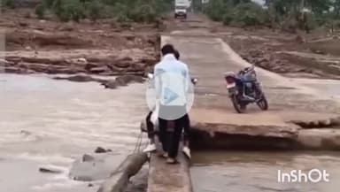 बमोरी: बारिश में कोहन नदी का पुल क्षतिग्रस्त, जान जोखिम में डालकर निकल रहे लोग, एसडीएम ने कार्यवाही का आदेश दिया