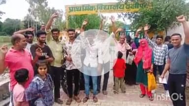 जानसठ: मीरापुर क्षेत्र के गांव वलीपुरा प्राथमिक विद्यालय में आधार कार्ड बनवाने के नाम पर ग्रामीणों का हंगामा, वसूली का आरोप