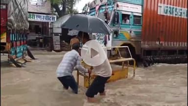 रामगंजमण्डी: रामगंजमंडी में झमाझम बारिश से जनजीवन प्रभावित, सड़कों पर बनी दरिया, बाणगंगा नदी उफान पर, जाम के हालात
