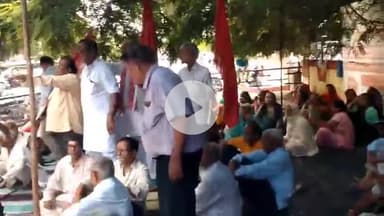 मजदूरों की एकजुटता ने सरकार को जमीन अधिग्रहण पर किया मजबूर
-भुगतान की मांग:134 वें दिन भी जारी रहा जेके मजदूरों का धरना