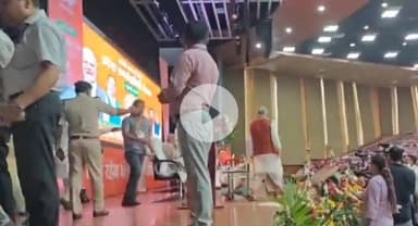 पटना ग्रामीण: ज्ञान भवन में बीजेपी की बैठक में कुर्सी ढूंढते रहे पूर्व सांसद अश्वनी चौबे, नाराज़ होकर बाहर निकले