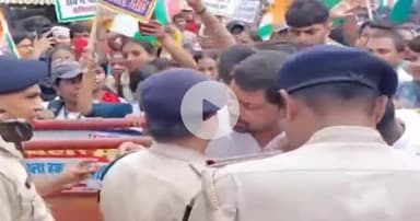 पटना ग्रामीण: डोमिसाइल नीति की मांग को लेकर सीएम हाउस का घेराव करने निकले छात्र, डाक बंगला चौराहे पर पुलिस ने रोका