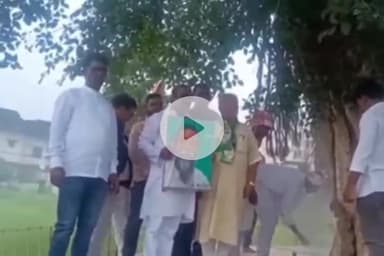 ओरमांझी: तेतर टोली सरना स्थल में जेएमएम नेताओं और कार्यकर्ताओं ने शिबू सोरेन के शीघ्र स्वस्थ होने के लिए प्रार्थना की