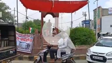 भिवानी: घंटाघर के पास टूटा नेकीराम चौक, जेपी कौशिक ने प्रदेश अध्यक्ष के सामने अर्धनग्न होकर किया विरोध