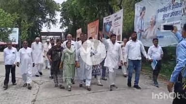 बागपत: स्कूलों को बंद किए जाने से नाराज कांग्रेसीयों ने सड़क पर उतरकर किया प्रदर्शन, कलेक्ट्रेट प्रभारी को सौंपा ज्ञापन