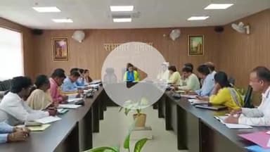 गुमला: डीसी ने पीएम जनमन योजना के कार्यों में गुणवत्ता के साथ तेजी लाने का निर्देश दिया