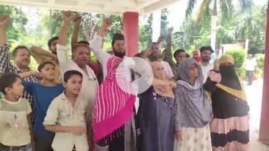 कोल: सराय रहमान में विभिन्न समस्याओं को लेकर स्थानीय लोगों ने नगर निगम में किया प्रदर्शन, समाधान की मांग की