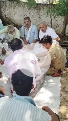 आज दिनांक 3-7-2025 को भारतीय किसान यूनियन लोकशक्ति का धरना-प्रदर्शन जेबीएम यूनिवर्सिटी पर टीकम सिंह की अध्यक्षता में मास्टर श्यौराज सिंह राष्ट्रीय अध्यक्ष भारतीय किसान यूनियन लोकशक्ति के नेतृत्व में 11बजे से शुरू हो गया था जेबीएम ने शर्तें