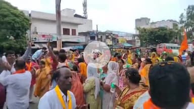 धनौरा: गजरौला के मोहल्ला शिवाजी नगर से धूमधाम के साथ निकाली गई शंकर भोले की शोभायात्रा, जगह-जगह हुआ स्वागत