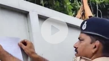 पूर्णिया पूर्व: पूर्णिया भट्ठा बाजार में यौन शोषण के आरोपी के घर पुलिस ने चिपकाया इश्तेहार