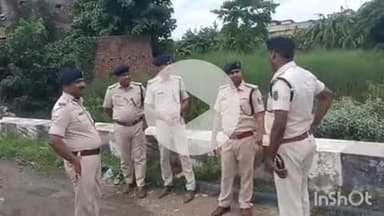 शिवहर: मुहर्रम पर्व को लेकर एसपी शैलेश कुमार सिन्हा ने लचका पुल के पास विधि व्यवस्था का जायजा लिया