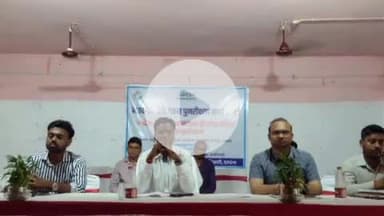 कर्पूरी सभा भवन में चार प्रखंड के जीविका ग्राम संगठनों से जुड़े जीविका दीदीयों को मतदाता सूची के बारे में दी गई जानकारी