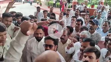 राऊ: इटावा में यादव कथावाचक की पिटाई और इंदौर में बवाल, यादव समाज का प्रदर्शन, कलेक्टर को सौंपा ज्ञापन