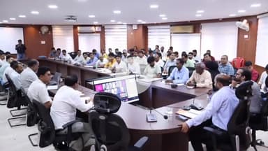 कोडरमा: समाहरणालय सभागार में उपायुक्त ऋतुराज की अध्यक्षता में योजनाओं की समीक्षा बैठक