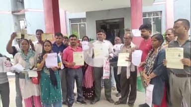 कोल: शहर में वेंडिंग जॉन में अलॉट हुई दुकानों को हटवाने का आरोप, दुकानदारों ने नगर निगम के खिलाफ किया हंगामा