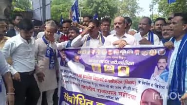 बरेली: आजाद समाज पार्टी ने दलित उत्पीड़न और स्कूल बंदी का विरोध करते हुए राज्यपाल को ज्ञापन जिला अधिकारी बरेली को सौंपा