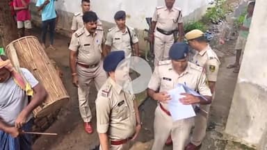 घोसवरी: घोसवरी प्रखंड के सम्यागढ़ थाना अंतर्गत पुलिस ने 5 अभियुक्तों के घर पर इश्तेहार चस्पा किया