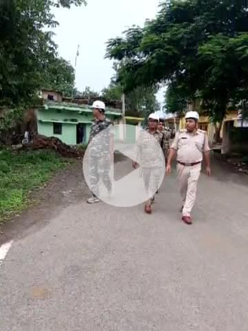 इचाक: इचाक में मोहर्रम को लेकर फ्लैग मार्च, संवेदनशील क्षेत्रों में बढ़ाई गई चौकसी