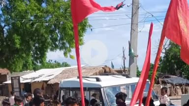 तुलसीपुर: तुलसीपुर क्षेत्र के विभिन्न स्थानों पर मोहर्रम की सातवीं पर निकाला गया आलम का जुलूस