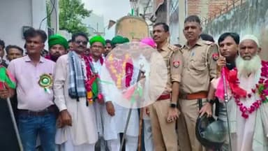 घाटमपुर: घाटमपुर के कजियाना वार्ड में निकाला गया पलंग का जुलूस