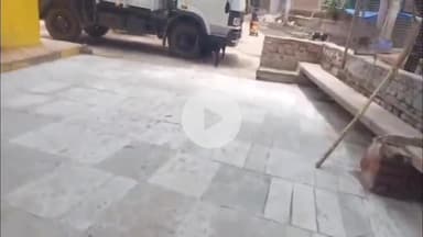 बाढ़: बाढ़ के बनारसी घाट पर सीढ़ियों के स्टोन वर्क से नाराज़ जनता, खराब कार्यों पर जताई नाराजगी