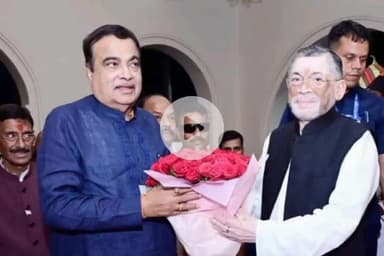 कांके: राजभवन में केंद्रीय परिवहन मंत्री नितिन गडकरी ने राज्यपाल से की शिष्टाचार भेंट