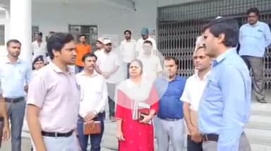 कदवा: जिलाधिकारी प्रखंड मुख्यालय पहुंचे, पदाधिकारियों के साथ बैठक कर दिए कई निर्देश