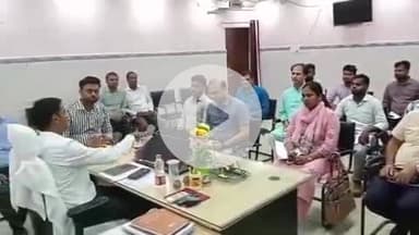 बेनीपुर: डीएम कौशल कुमार ने अनुमंडल कार्यालय बेनीपुर में बीएलओ, सुपरवाईजर व अधिकारियों के साथ विशेष बैठक की