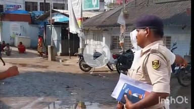 नवादा: नवादा के सदर अस्पताल में यातायात पुलिस ने पांच प्राइवेट एंबुलेंस गाड़ियों पर काटा फाइन, मची खलबली