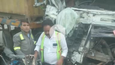 मिलक: धनेली पूर्वी के गाँव पास केंटर और टैंकर की भीषण टक्कर, 3 लोगों की मौके पर दर्दनाक मौत, पुलिस ने शव PM को भेजे