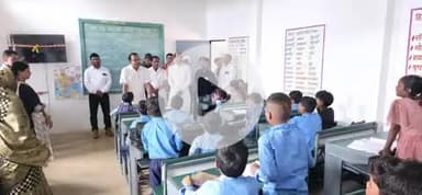 बाबई: ग्राम चूरना में विधायक ने शासकीय माध्यमिक शाला में विद्यार्थियों के लिए नई टीवी का फीता काटकर किया शुभारंभ