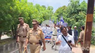 कन्नौज: भीम आर्मी आजाद समाज पार्टी के कार्यकर्ताओं ने दो सूत्रीय मांगों को लेकर कलेक्ट्रेट में धरना प्रदर्शन कर ज्ञापन सौंपा