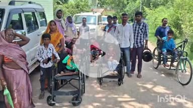 भभुआ: भभुआ प्रखंड संसाधन केंद्र में समावेशी शिक्षा के तहत दिव्यांग बच्चों को वितरित किए गए उपकरण