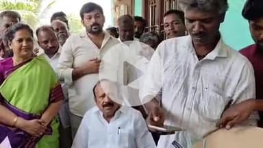 காட்டுமன்னார்கோயில்: காட்டுமன்னார்கோவில், குறிஞ்சிப்பாடி பகுதியில் வேளாண் அமைச்சர் எம்.ஆர். கே.பன்னீர்செல்வம் திமுக உறுப்பினர் சேர்க்கையை தொடங்கி வைத்தார்