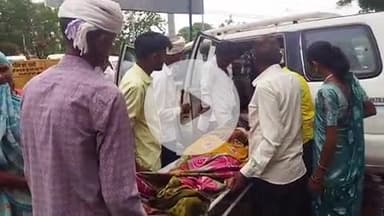 सागवाड़ा: ओबरी में एक दुकान का छज्जा गिरने से एक महिला के हाथ-पैर टूटे, गंभीर हालत में किया गया रेफर