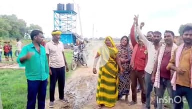 भभुआ: चांदोरुइयां गांव में रोड नहीं बनने से नाराज ग्रामीणों ने 'रोड नहीं तो वोट नहीं' की नारेबाजी, वीडियो आया सामने