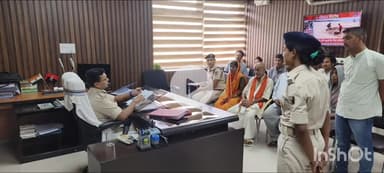 बेगूसराय: कार्यालय कक्ष में डीआईजी ने लगाया जनता दरबार, 11 फरियादियों की सुनी फरियाद