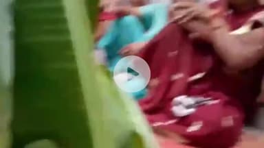 कन्नौज: कन्नौज शहर के मोहल्ला सफदरगंज में भगवान श्री सत्यनारायण की कथा का आयोजन, आरती के बाद श्रद्धालुओं को बांटा गया प्रसाद