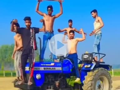 हसनपुर: रहरा में चलते ट्रैक्टर पर अर्धनग्न होकर युवाओं का स्टंट करने का वीडियो वायरल, जान हथेली पर रखकर कर रहे स्टंट