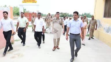 रामपुर: शुक्रवार को भमरव्वा शिव मंदिर पहुँचकर जिलाधिकारी और पुलिस अधीक्षक ने श्रावण मास की तैयारियों का लिया जायजा