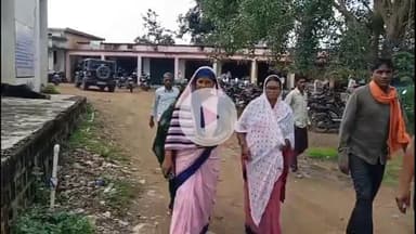 उचेहरा: बीएलओ बनाए जाने से नाखुश आंगनबाड़ी कार्यकर्ताओं ने उंचेहरा तहसीलदार को सौंपा ज्ञापन