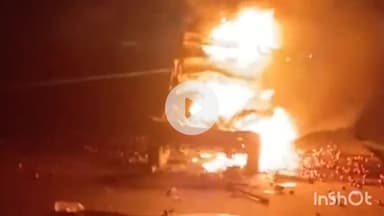 सासाराम: धौवदाड़ थाना क्षेत्र में शुक्रवार को टमाटर लदे पिकअप में लगी आग