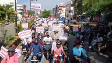 बरेली: विद्यालयों के मर्जर के खिलाफ शिक्षकों ने किया विरोध, शिक्षा बचाओ मोर्चा का गठन कर गांधी उद्यान से निकाली बाइक रैली